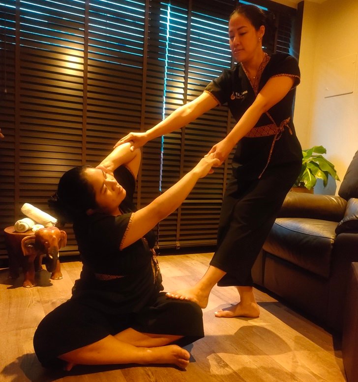Techniques de Massage Traditionnel Thaï
